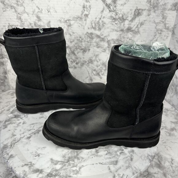 UGG Mens Wrangell Boots Size 8.5 Black Leather Shearing Lined Vibram Lug Sole - Picture 6 of 8